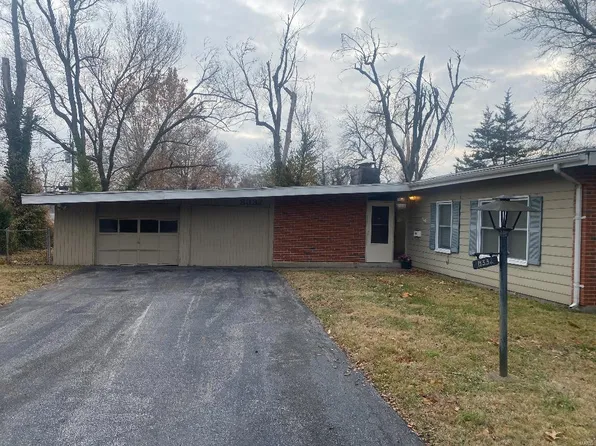 8332 Pepperidge Dr, Saint Louis, MO 63134