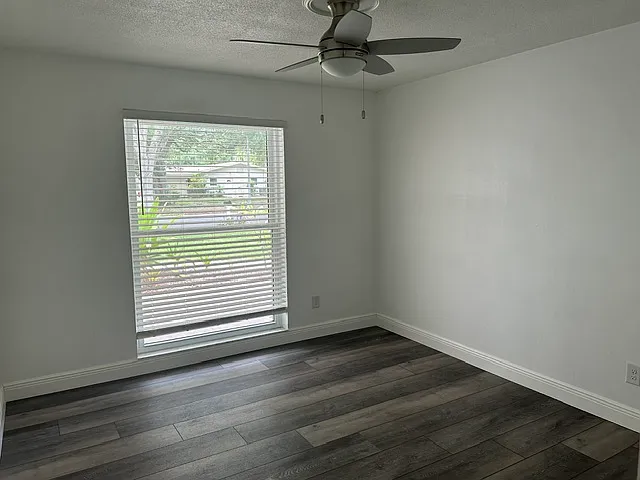 1405 Stewart Blvd — Photo 30
