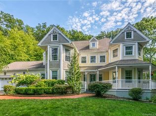 17 Chapman Dr, East Lyme, CT 06333