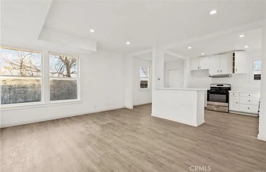 2 bed, 1038 sqft, $1,600 — Photo 3