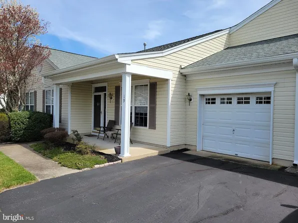 19 Greylawn Dr, Lakewood, NJ 08701