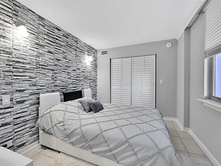 6039 Collins Ave #621 — Photo 28