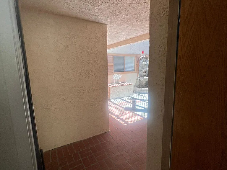 4307 Whitsett Ave #104 — Photo 37