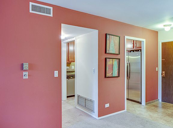 4th image of 700 Wellington Ave Unit 211