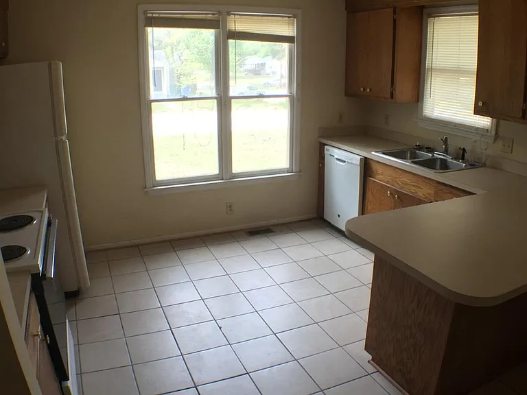 29 Kolob St — Photo 3