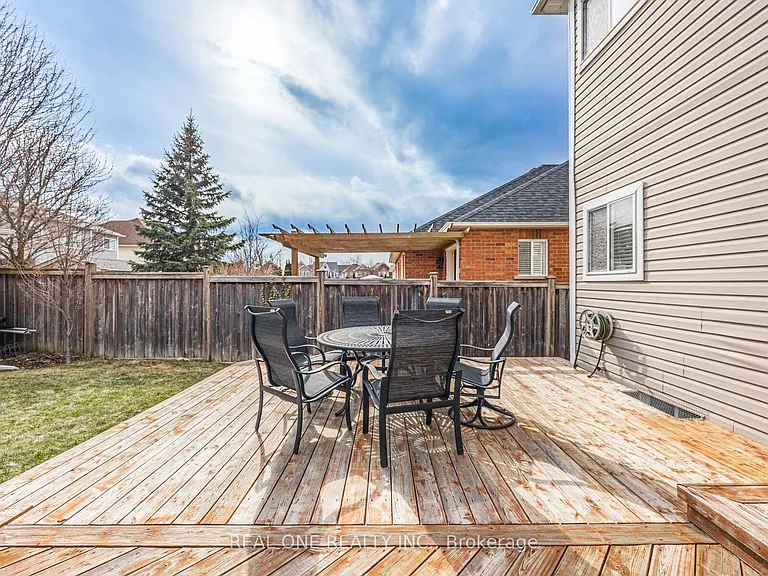 51 Hanson Cres — Photo 43