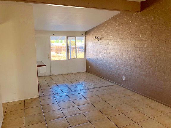 2nd image of 610 W 2nd Ave