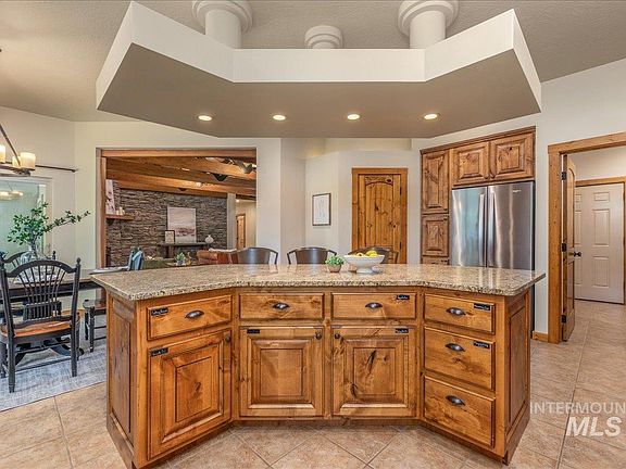 2nd image of 5 Middlefork Cir