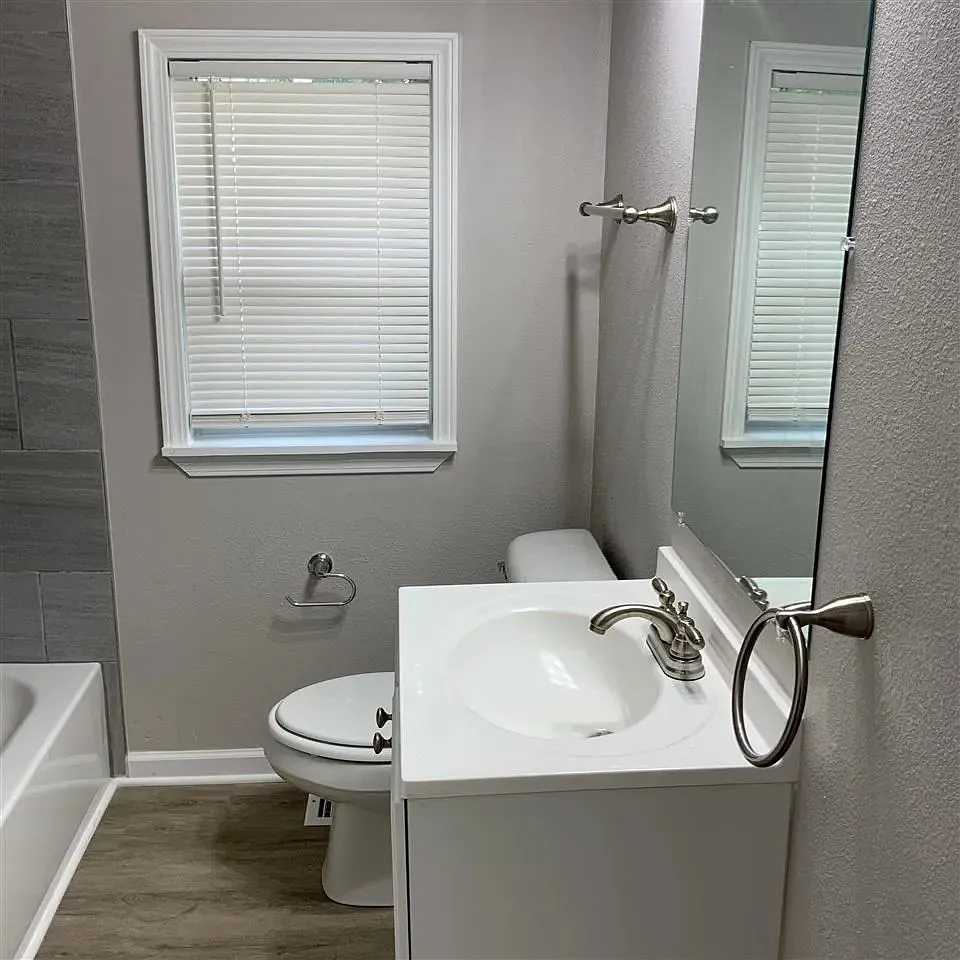 3 bed, 1.0 bath, 1075 sqft, $1,425 — Photo 3