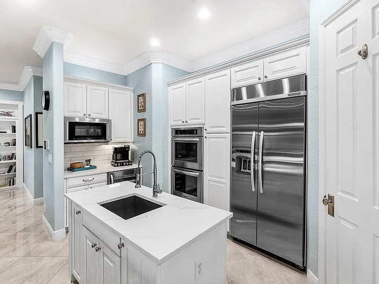 10697 Willow Oak Ct — Photo 7