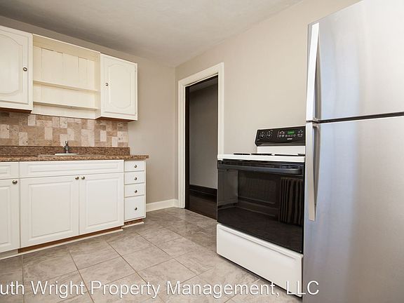 4th image of 546 Fatherland St Unit 2