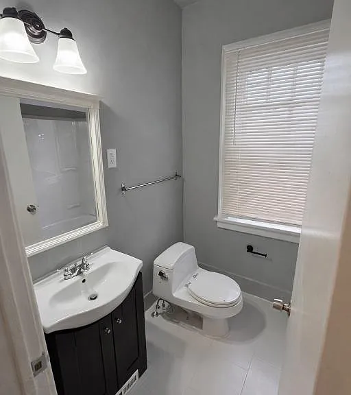 2530 Fullerton Ave — Photo 10