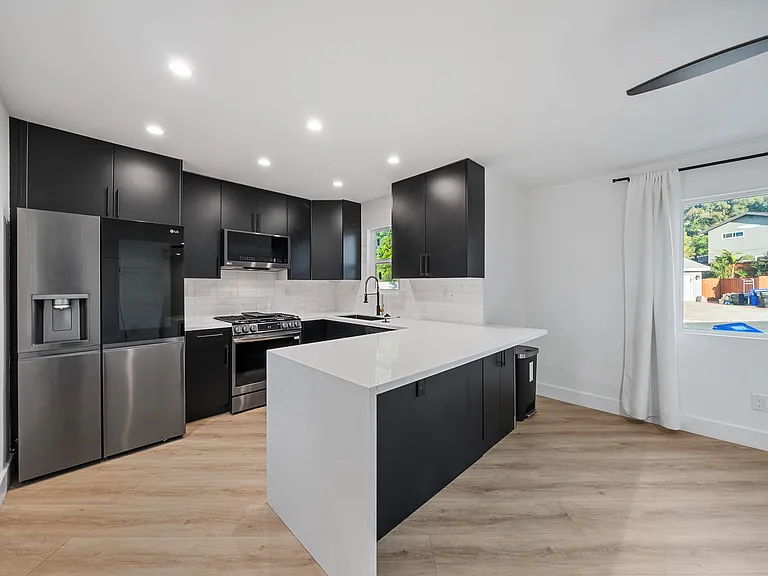 7406 Margerum Ave — Photo 6