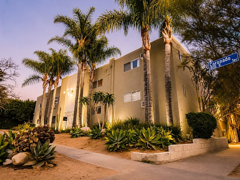 806 Coronado Ter #6 — Photo 1
