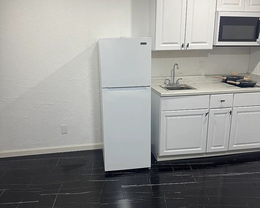 1st image of 521 W Hoyt St #4
