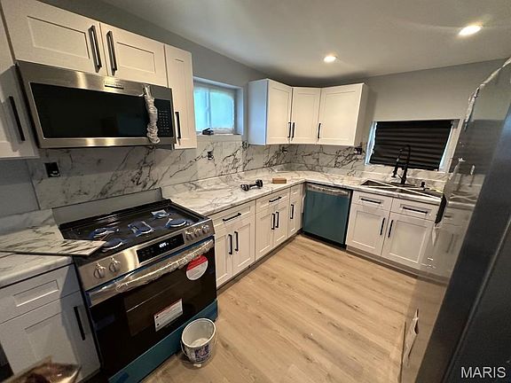 3rd image of 4464 Lee Ave