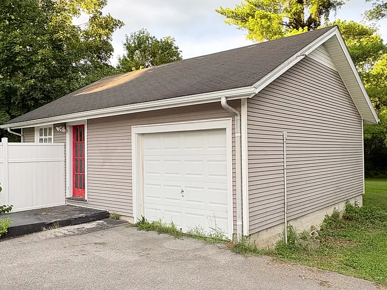 140 Highland Ave — Photo 3