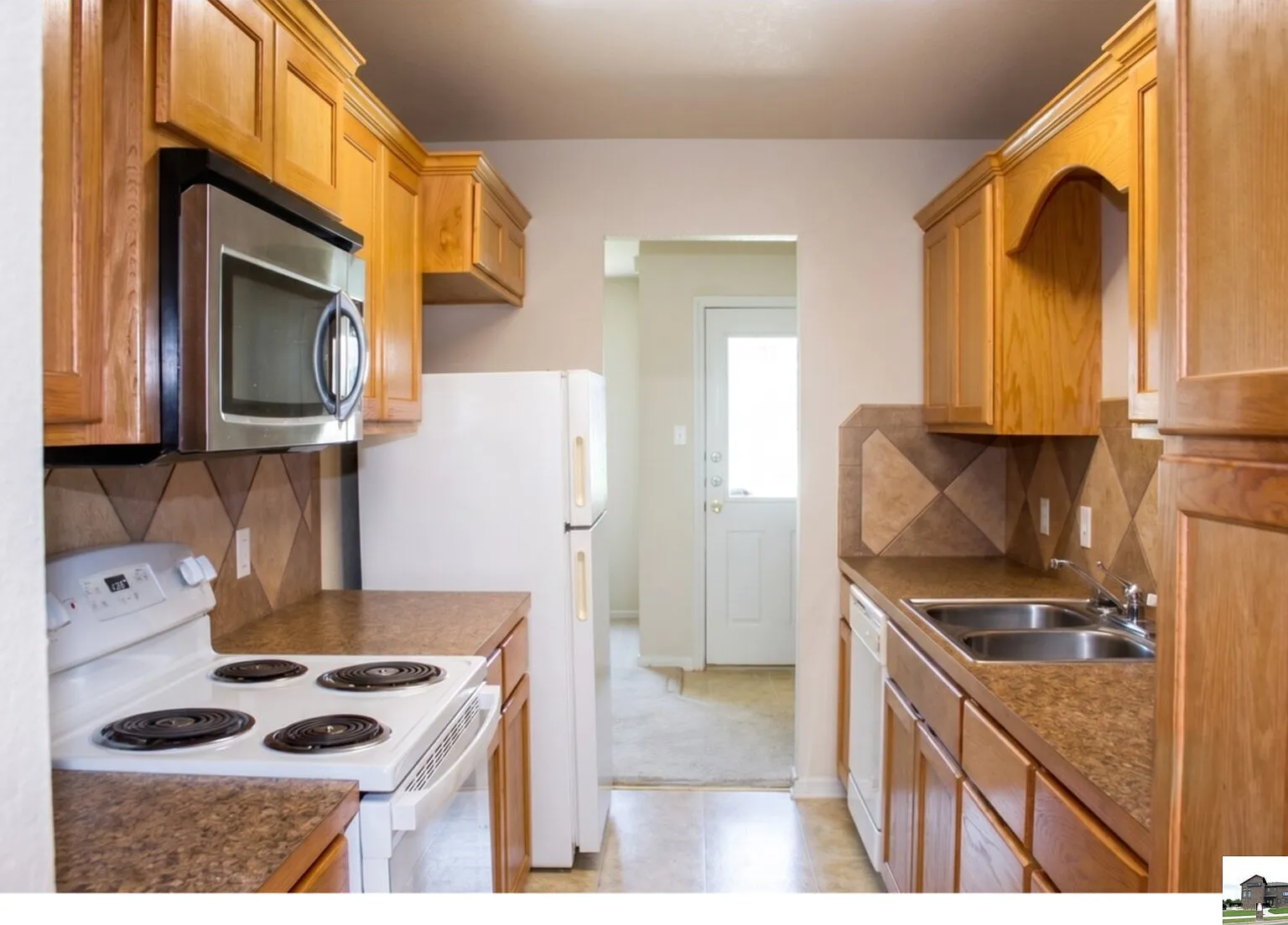 3 bed, 2.5 bath, 1385 sqft, $1,200 — Photo 4