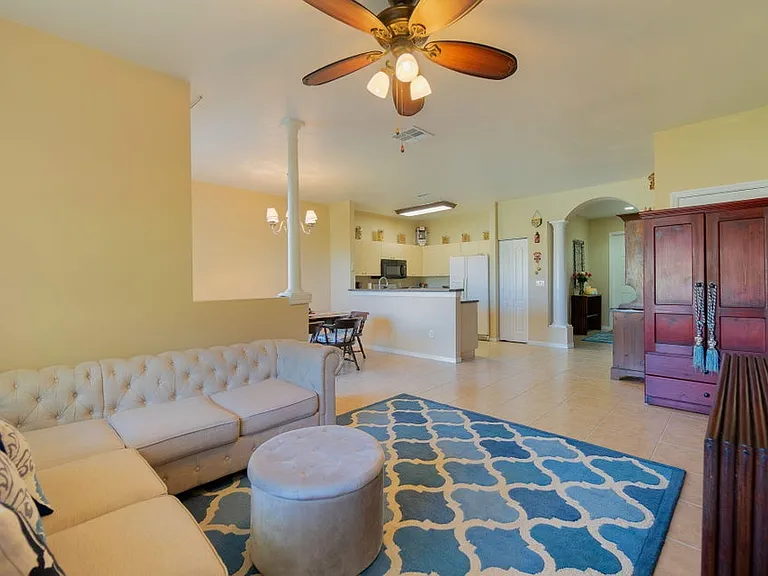 213 River Bluff Ln — Photo 3