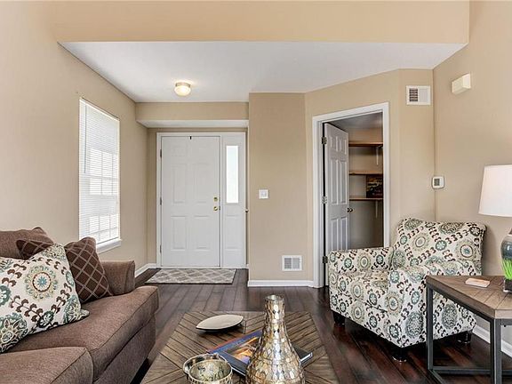 3rd image of 107 Bradley Ct