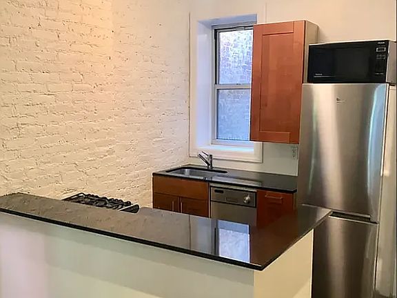 2nd image of 114 Perry St APT 3B