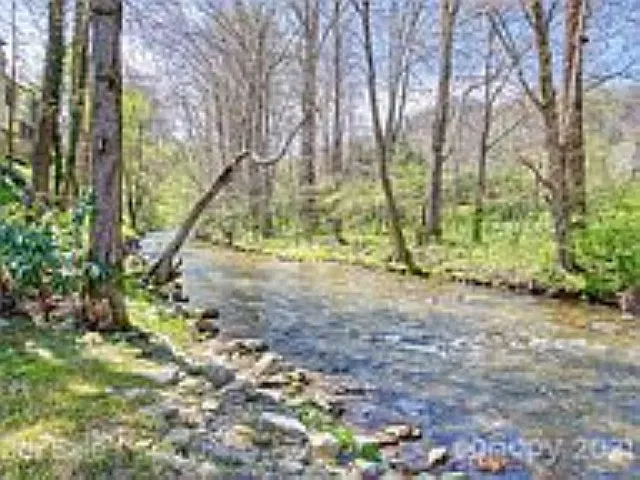 79 Riverside Villa Dr