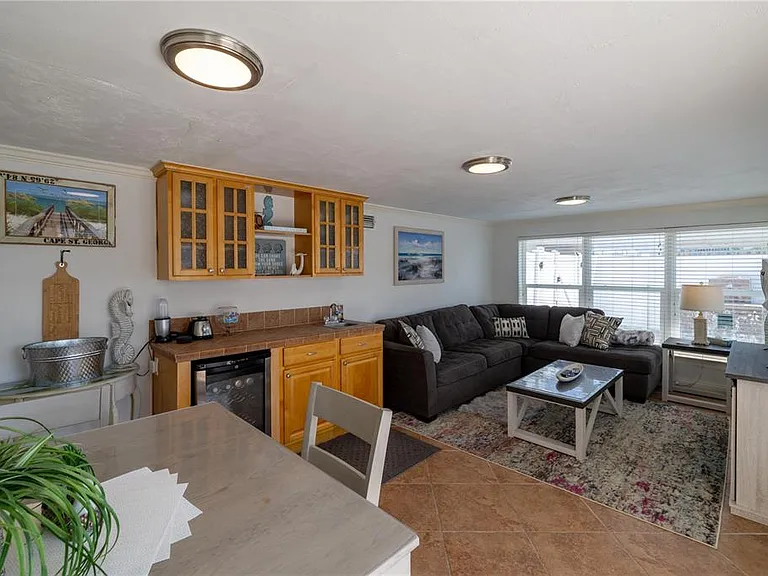 813 E 6th Ave — Photo 12