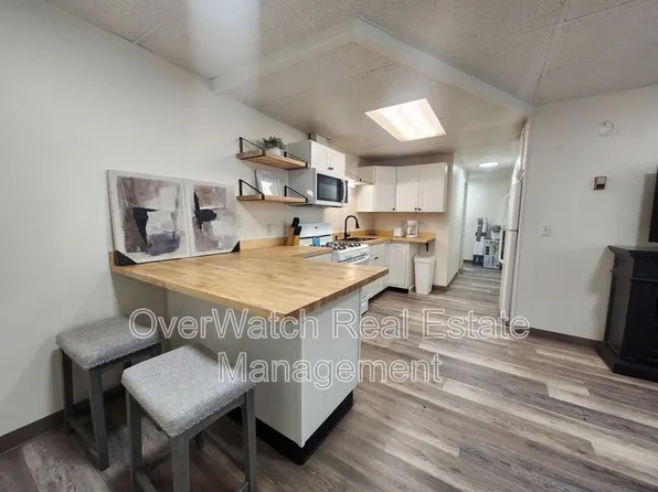 3149 Raspberry Rd APT 9, Anchorage, AK 99502