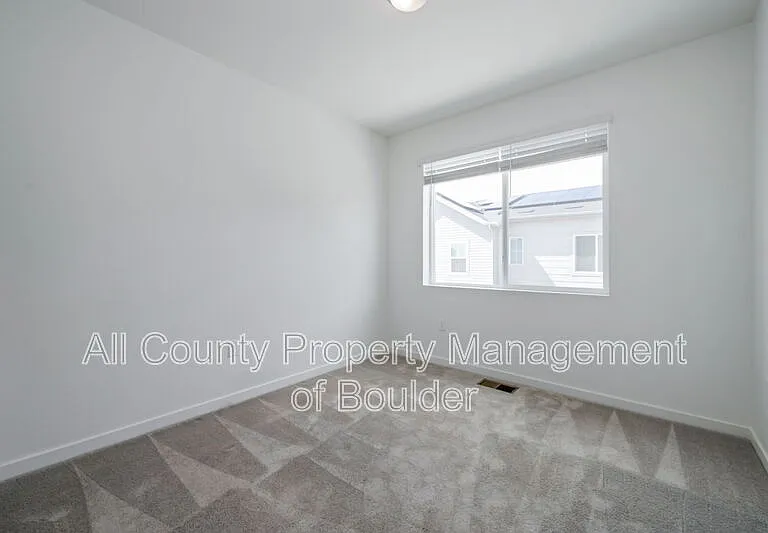 1432 Sanitas Ln — Photo 10
