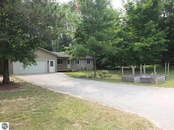 6211 Bellows Lake Rd, Lake Ann, MI 49650