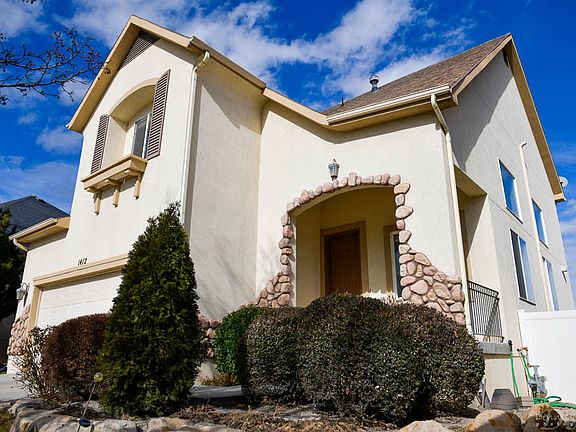 2nd image of 1412 W Pinyon Pines Way