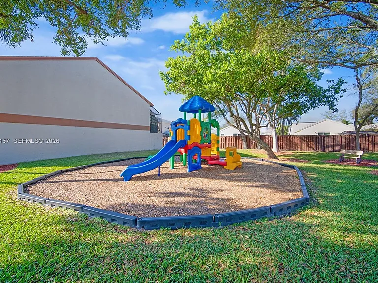4250 SW 70th Ter — Photo 35