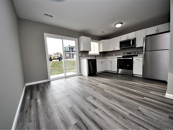 5th image of 1056 Arlington Way