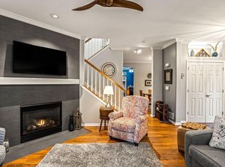 3852 S Lake Dr #11, Saint Francis, WI 53235