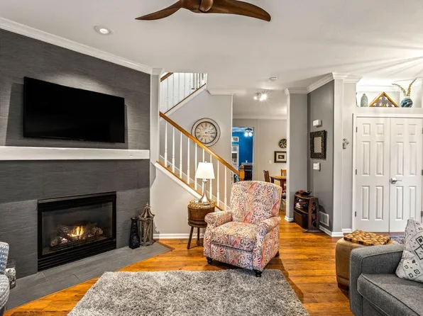 3852 South Lake DRIVE #11, Saint Francis, WI 53235