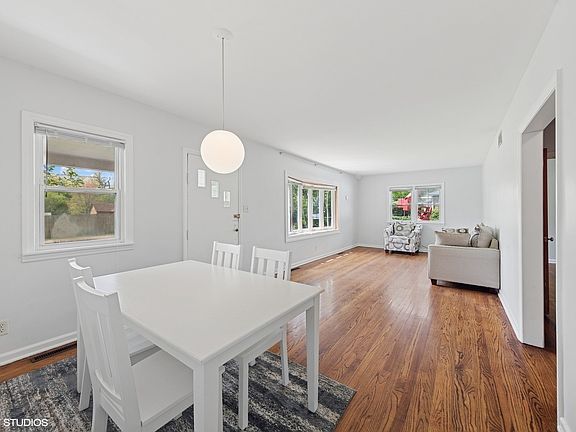 3rd image of 17W364 3rd St