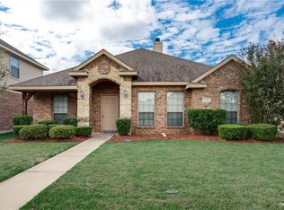 111 Brook Hollow Ln, Red Oak, TX 75154