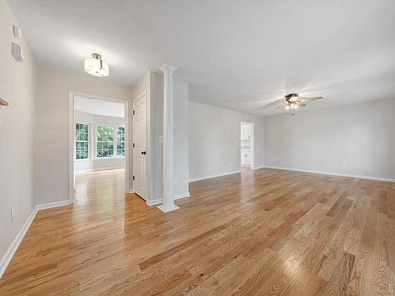 4th image of 3630 Bunker Hill Dr