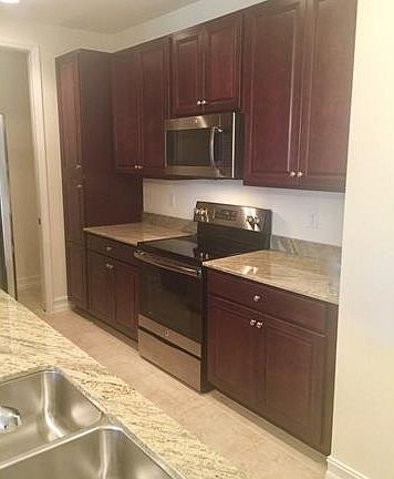 5th image of 7960 Bristol Cir