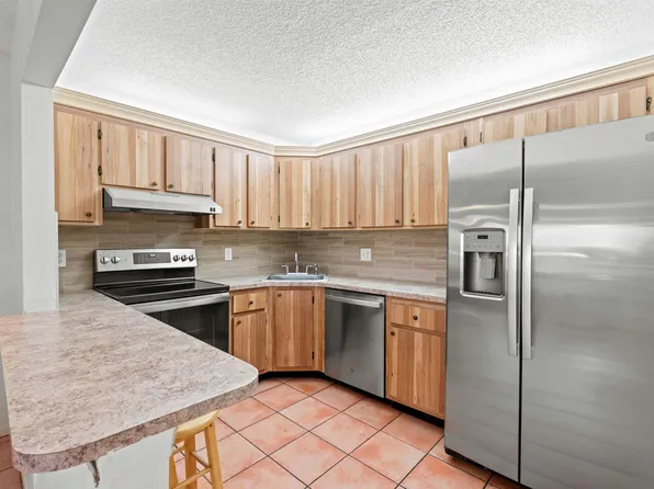 322 Knotty Pine Circle #D2, Greenacres, FL 33463