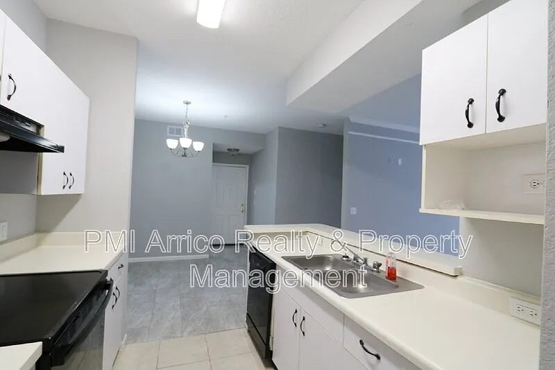 3 bed, 2.0 bath, 1336 sqft, $1,650 — Photo 2