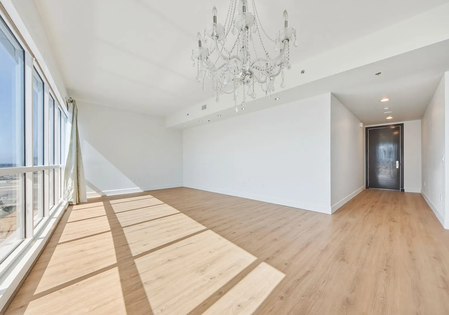 Panorama Towers T2-708-City/Mtn Views From This Stunning 2bd/2ba, Unfurnished Residence — Photo 3
