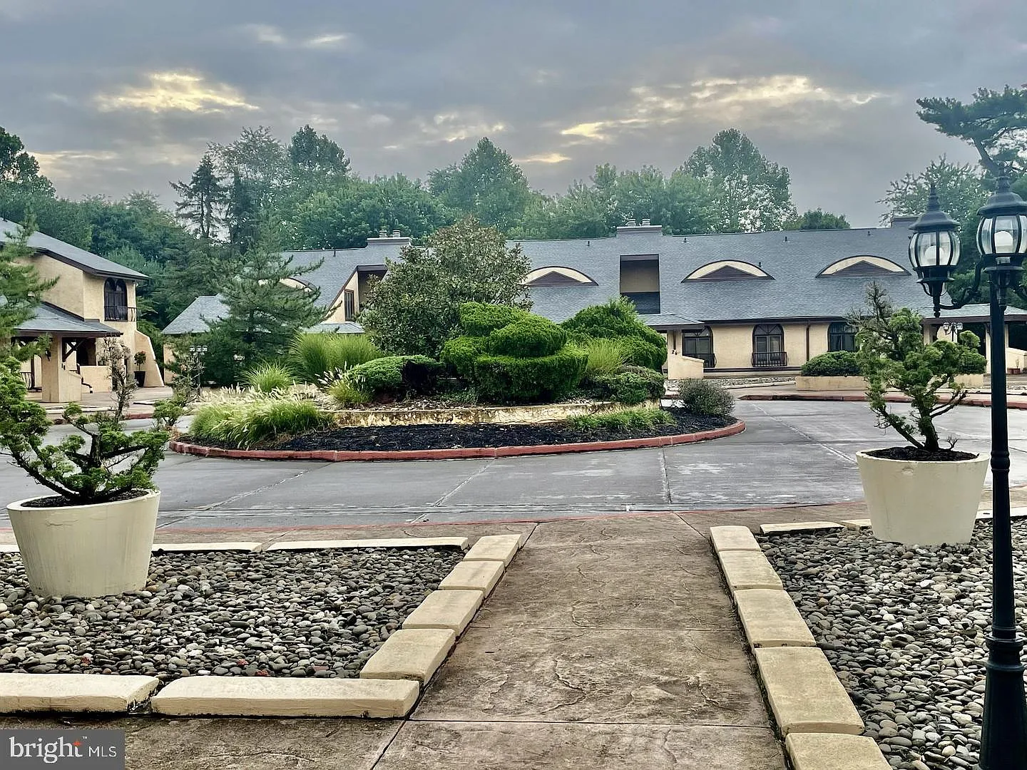 3 bed, 3.0 bath, 2146 sqft, $3,500 — Photo 2