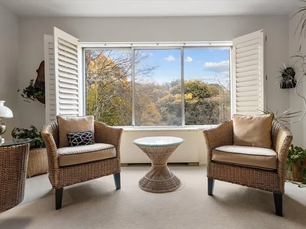 22 Chestnut Pl APT 516, Brookline, MA 02445