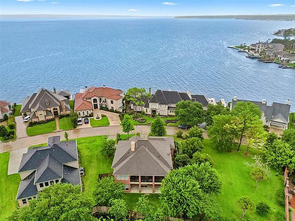 3rd image of 458 Edgewood Dr
