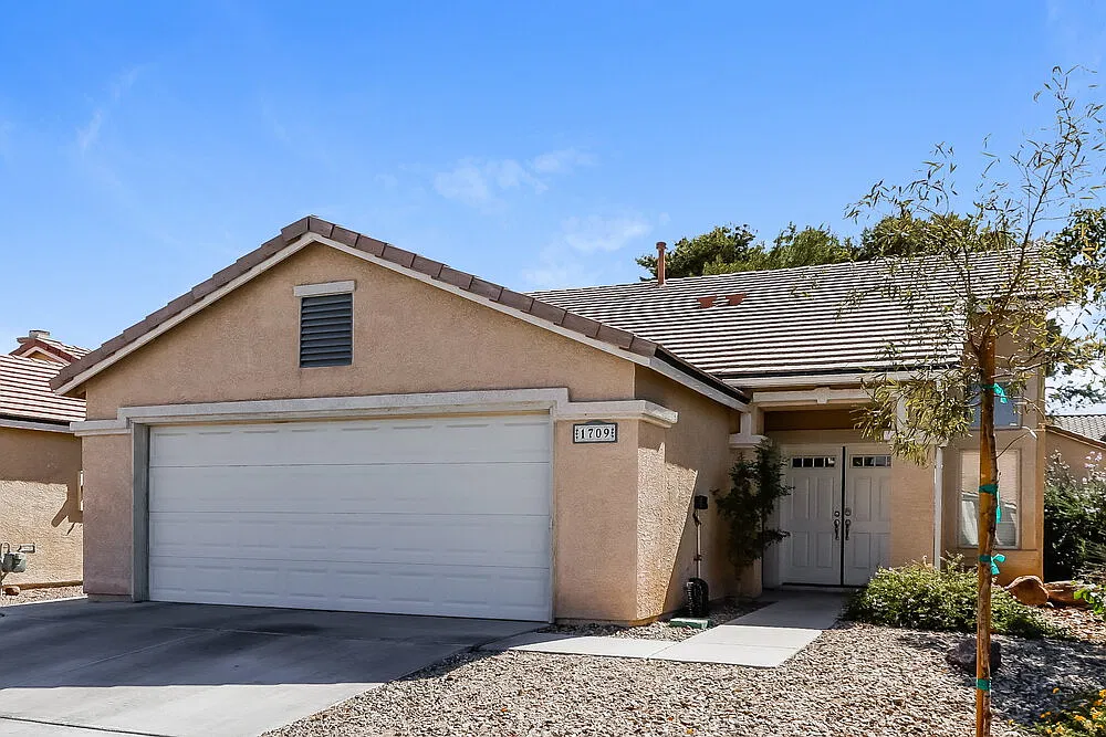 3 bed, 2.0 bath, 1293 sqft, $2,780 — Photo 3
