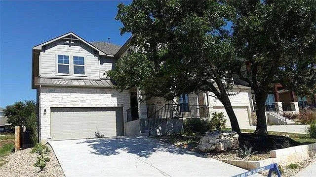 4 bed, 2.5 bath, 2887 sqft, $2,395 — Photo 3