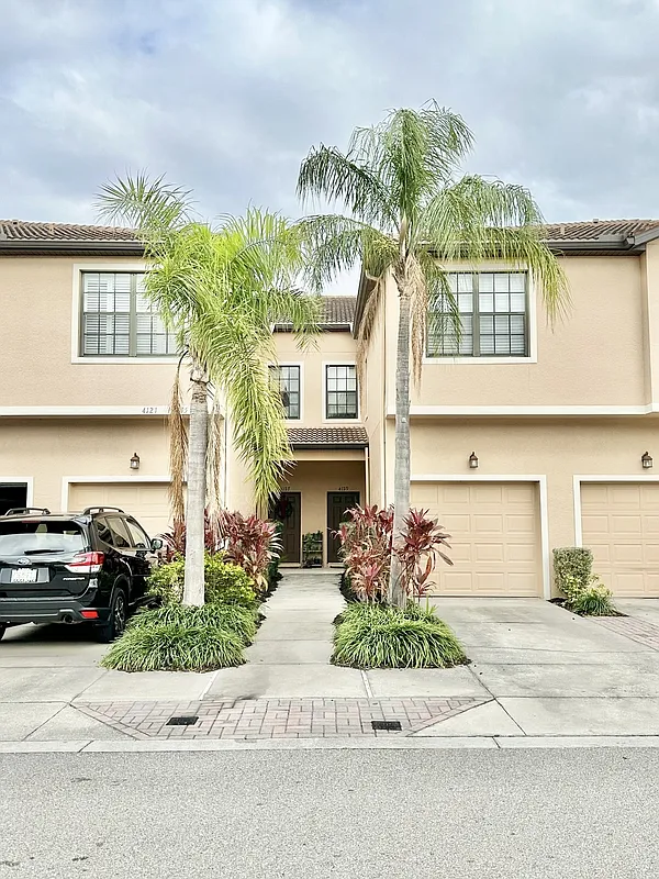 3 bed, 2.5 bath, 1776 sqft, $2,195 — Photo 1
