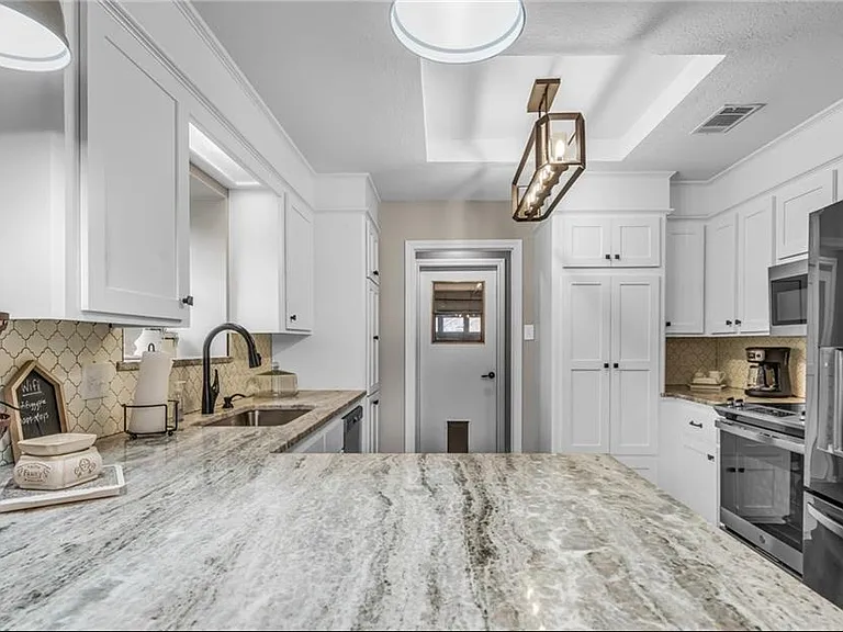 2805 Socorro Ct — Photo 7