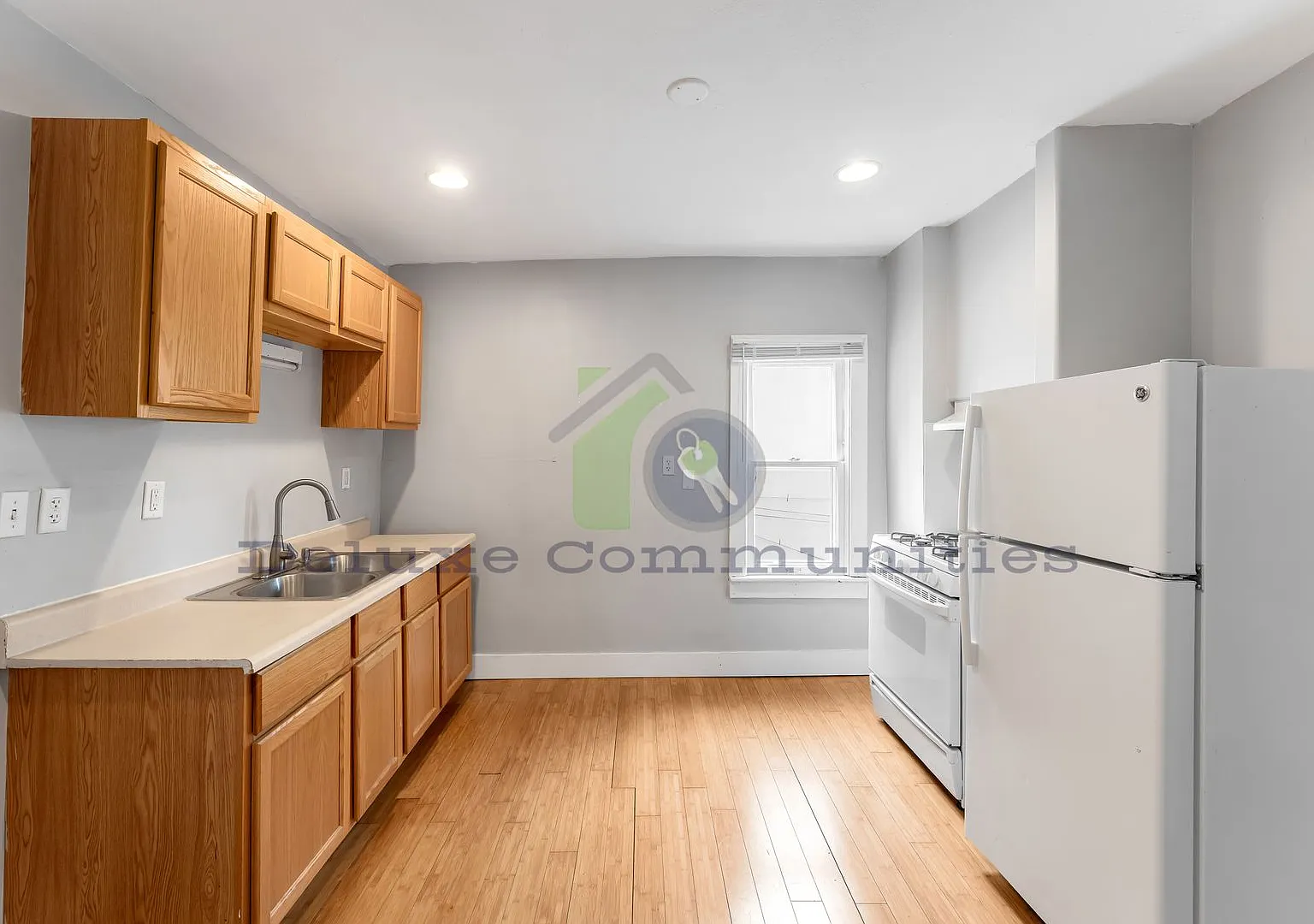 344 - 346 Diamond Ave SE — Photo 4